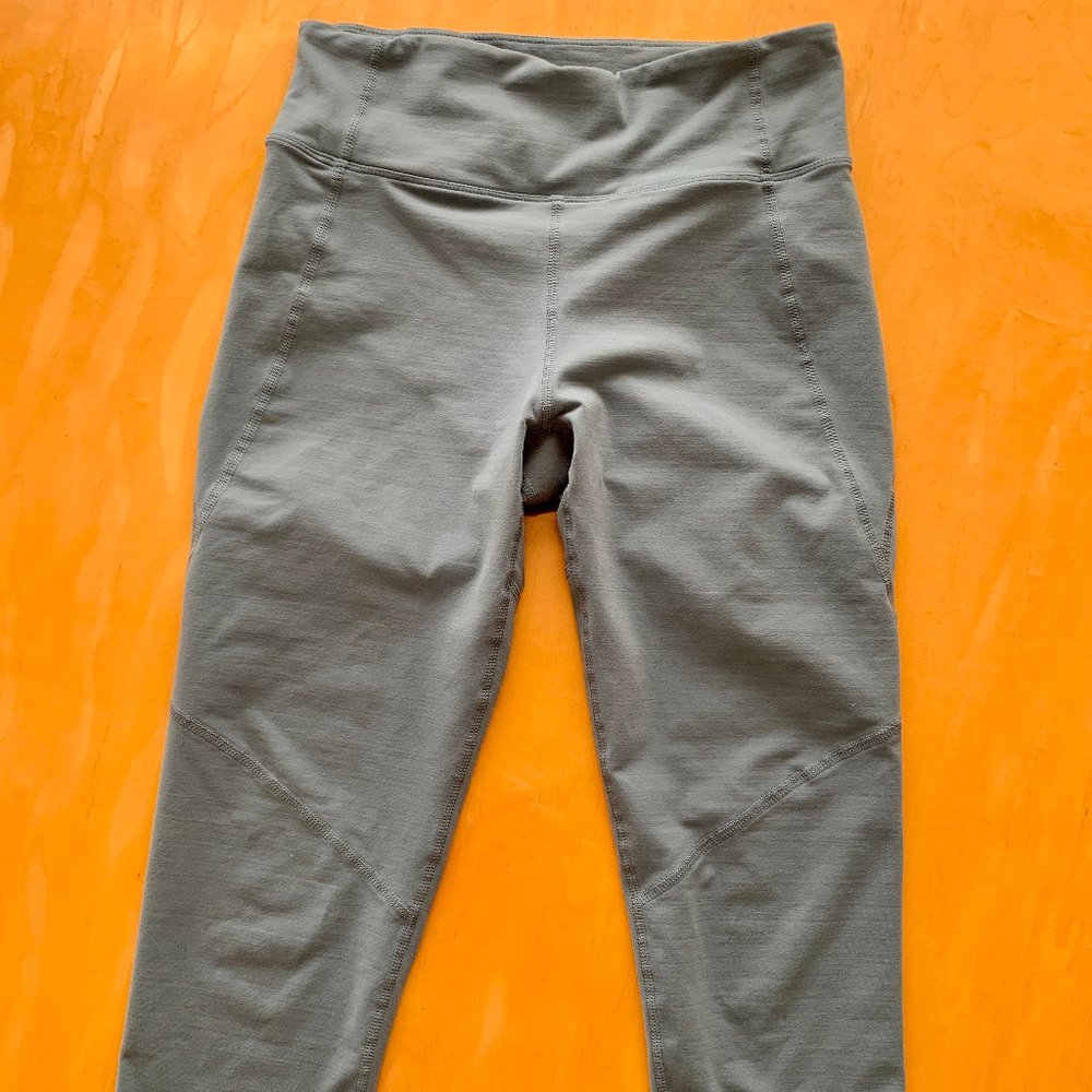 Outdoor voices cropped blue leggings